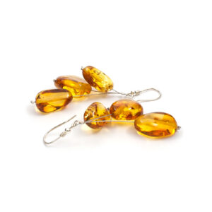 amber-earrings-three-beans-cognac3