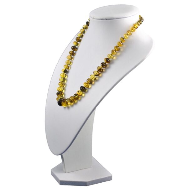 amber-necklace-baroque-green-left-e1525953719585.jpg