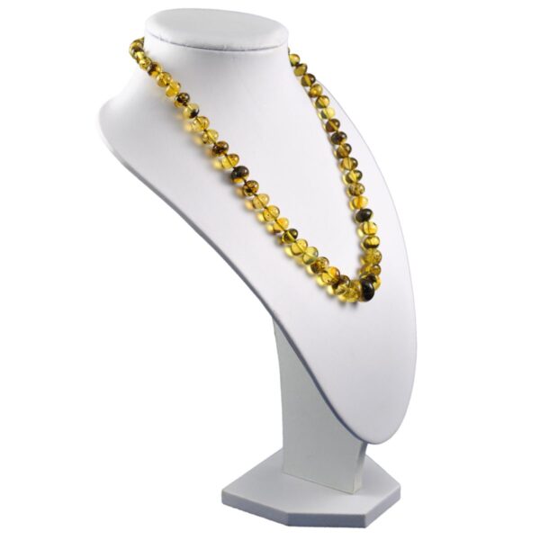 amber-necklace-baroque-green-right-e1525953771907.jpg