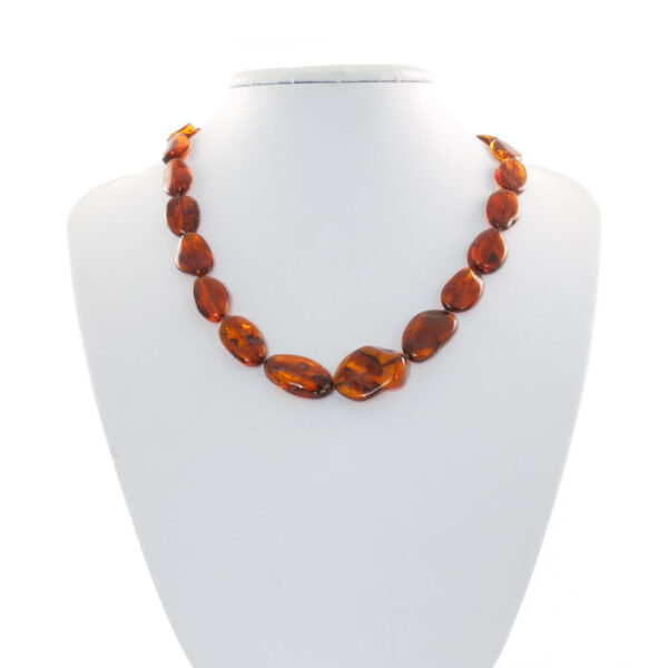 amber-necklace-cognac-amber-beads-wear.jpg