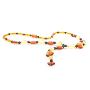 amber-necklace-composition-faceted