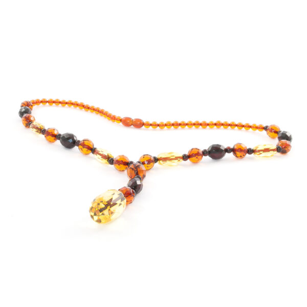 amber-necklace-faceted