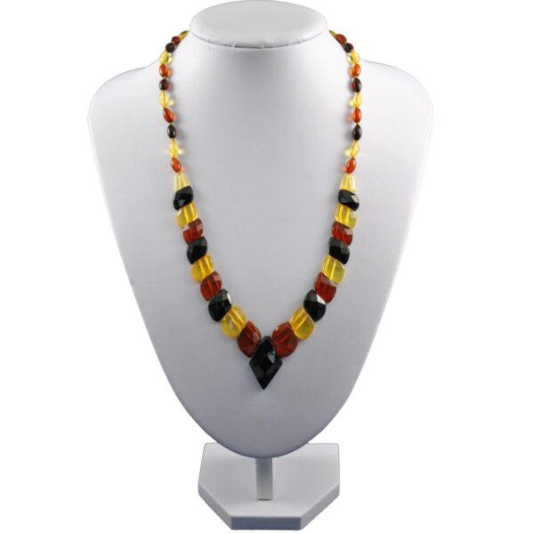 amber-necklace-faceted-romb-e1525956902107.jpg