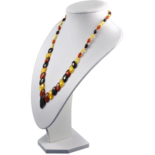 amber-necklace-faceted-romb-left-e1525956944681.jpg