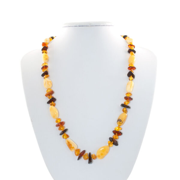 amber-necklace-thorns-pieces-wear.jpg