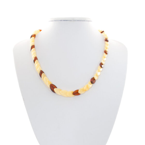 amber-necklace-twisted-matte-cherry-w.jpg