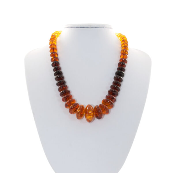 amber-necklace-varios-size-buttons-w.jpg