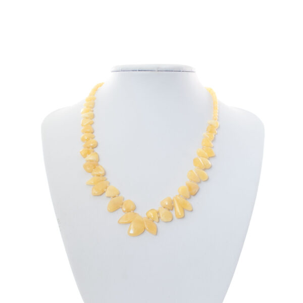 amber-necklace-yellow-leafs-front amber-necklace-yellow-leafs-front