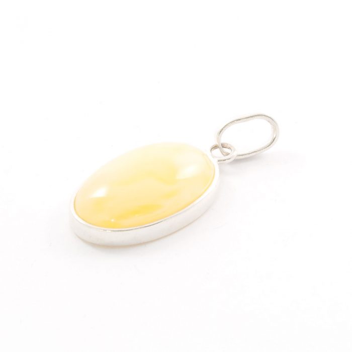 amber-pendant-crem-medallion amber-pendant-crem-medallion