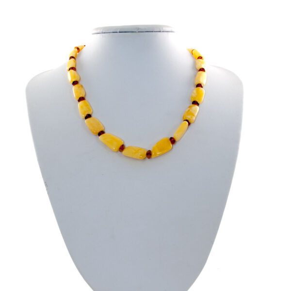 ambet-necklace-yellow-beads-with-cognac-buttons-wear.jpg