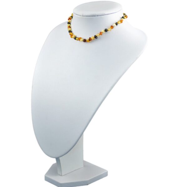 children-amber-necklace-barokas-mix-left-e1525959898383.jpg
